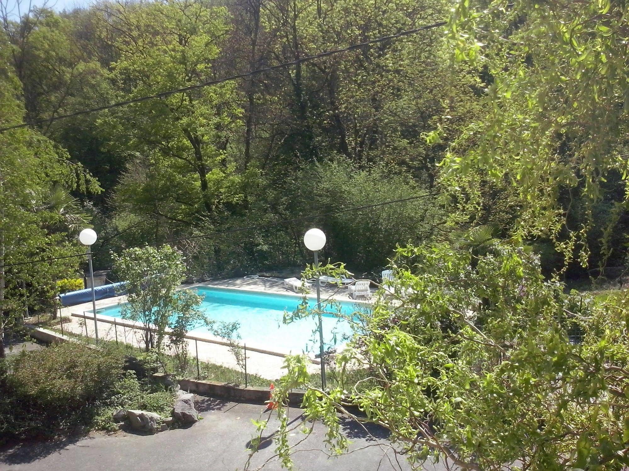 Hotellerie De La Cascade Saint-Genis-les-Ollières Kültér fotó