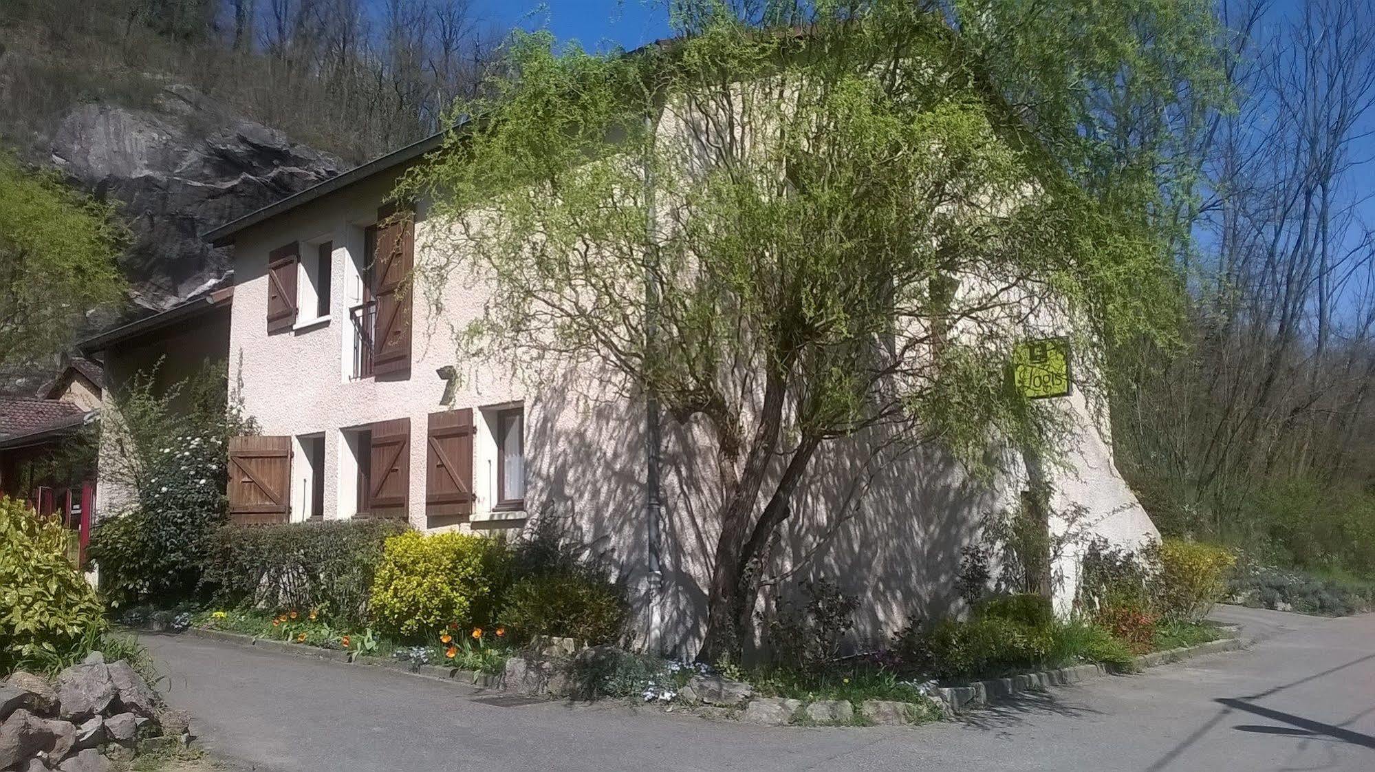 Hotellerie De La Cascade Saint-Genis-les-Ollières Kültér fotó